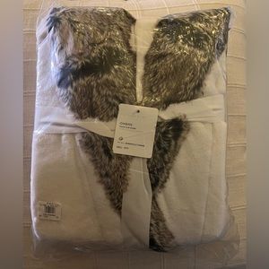 New and still in package (small • petite)